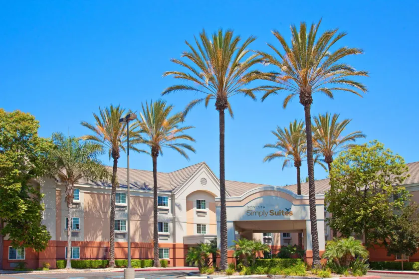 Sonesta Simply Suites Orange County Airport - Image 1