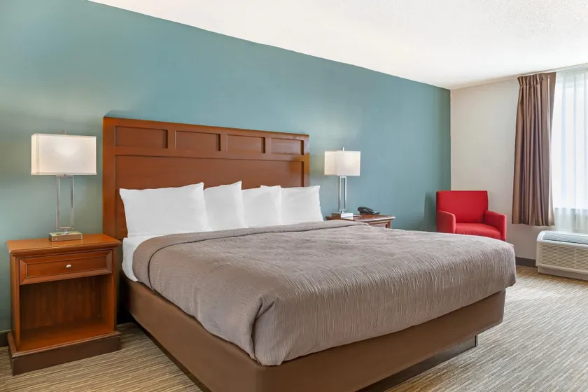 Red Lion Inn & Suites Bucyrus North - Image 1