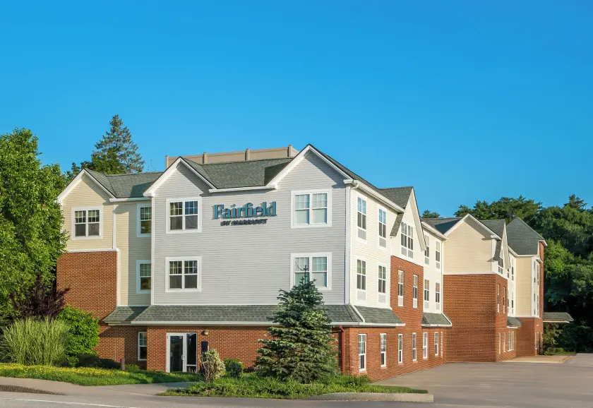 Fairfield Inn and Suites by Marriott Portsmouth Exeter - Image 1