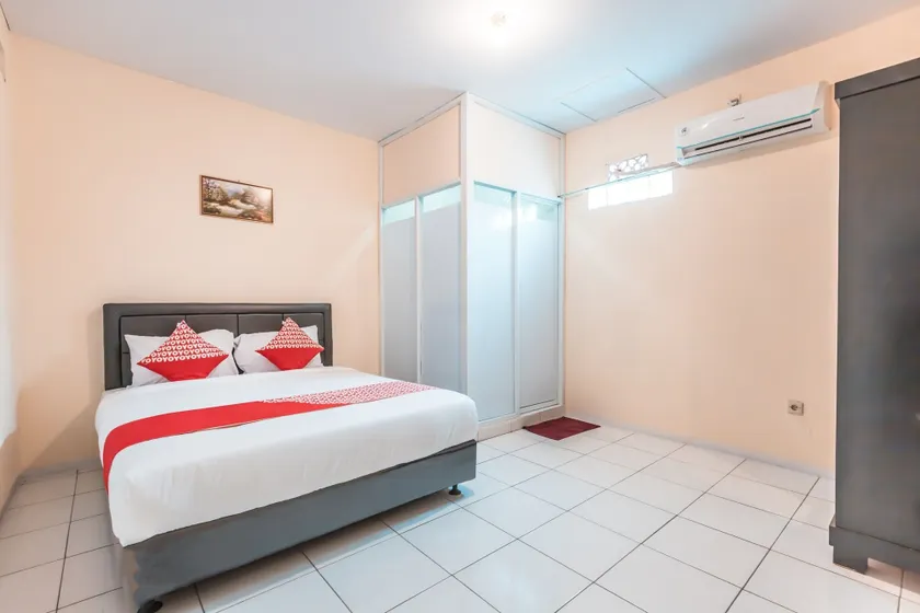 Hotel O J&b Room Pramuka - Image 1