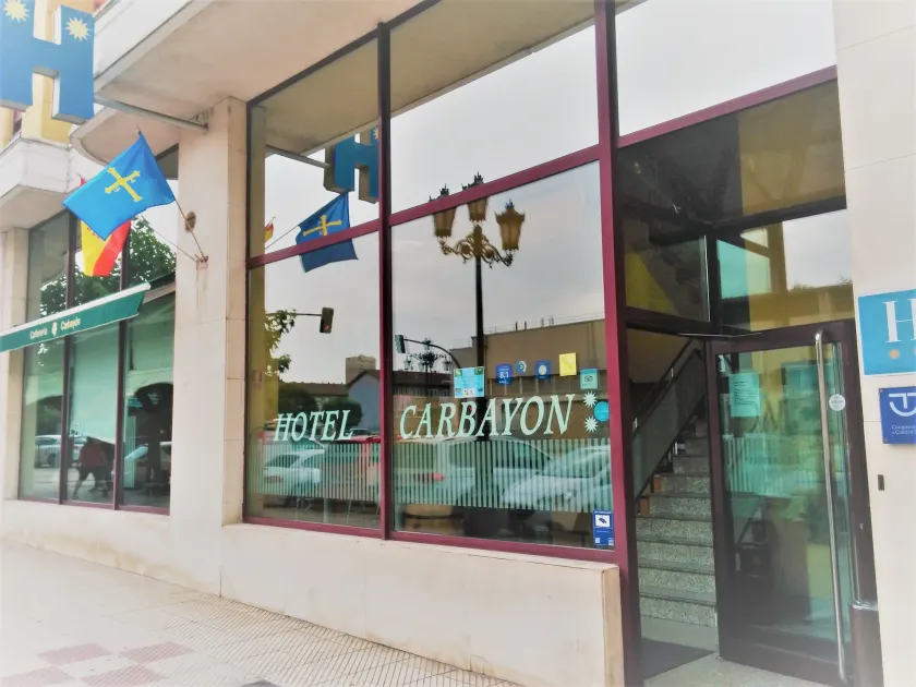 Hotel Carbayon - Image 1