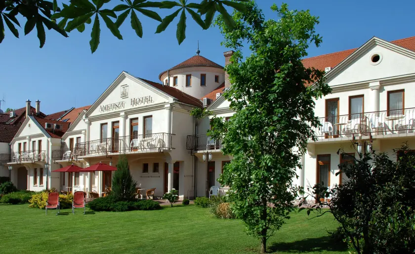 Ametiszt Hotel Harkány - Image 1