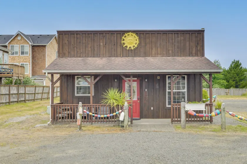 Cute Studio Cabin Steps to Long Beach Boardwalk - Image 1