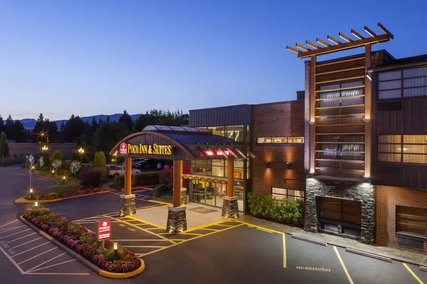 Poco Inn and Suites Hotel & Conference Centre - Image 1