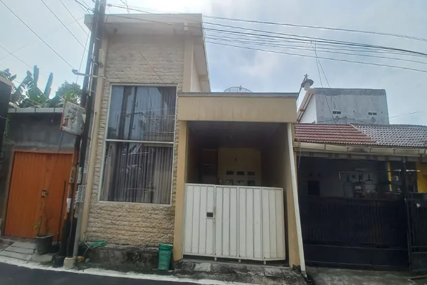 OYO 95060 Ahzafani Homestay Syariah - Image 1