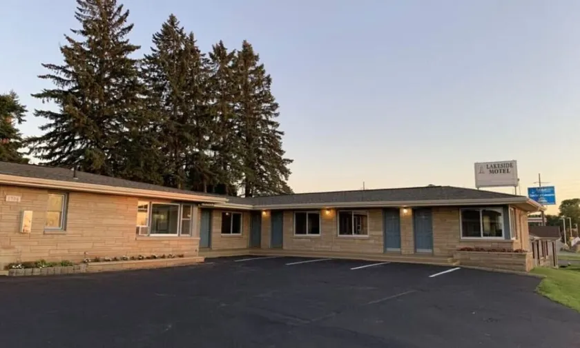 Lakeside Motel - Image 1