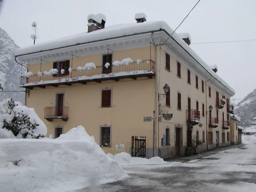 Hotel Col Du Mont - Image 1