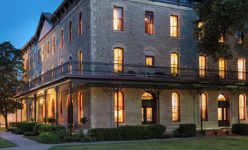Historic Elgin Hotel - Image 1