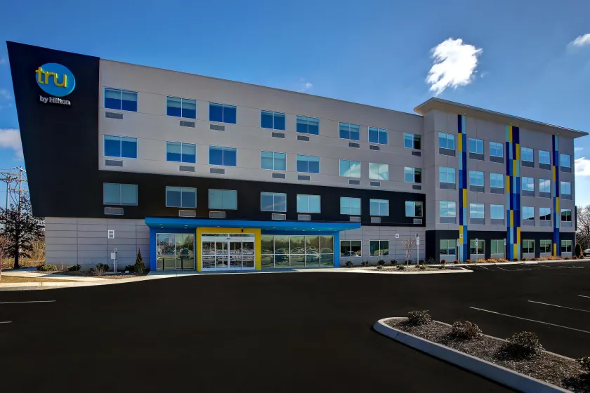 Tru by Hilton Alcoa Knoxville Airport - Image 1