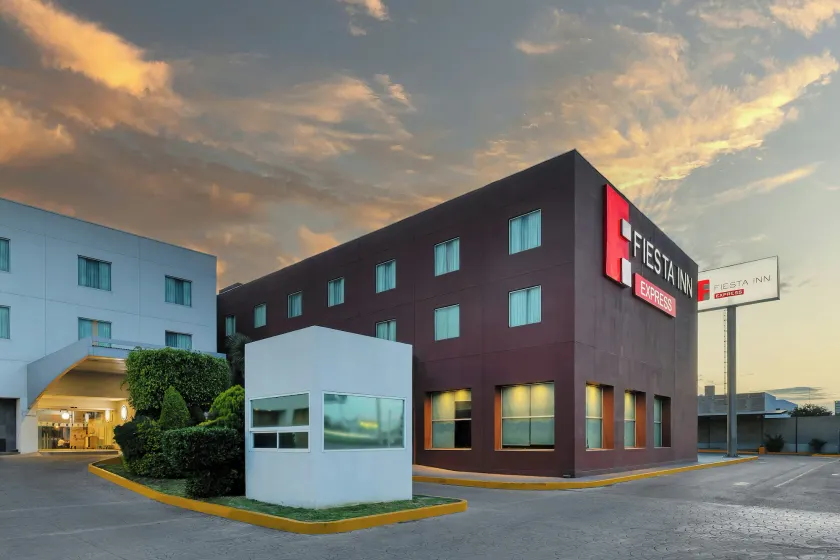  Fiesta Inn Express San Luis Potosí Oriente - Image 1