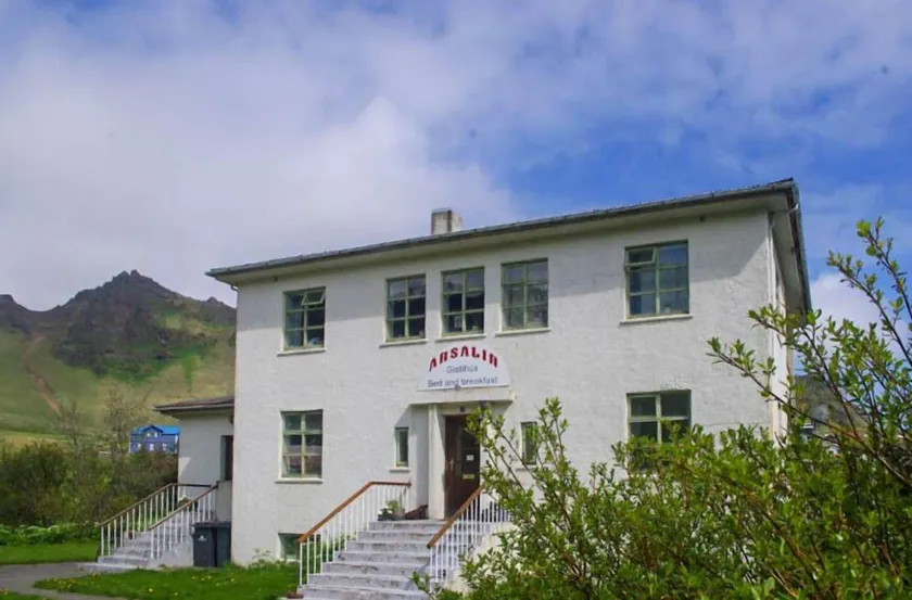 Arsalir Guesthouse Vik B&B - Image 1