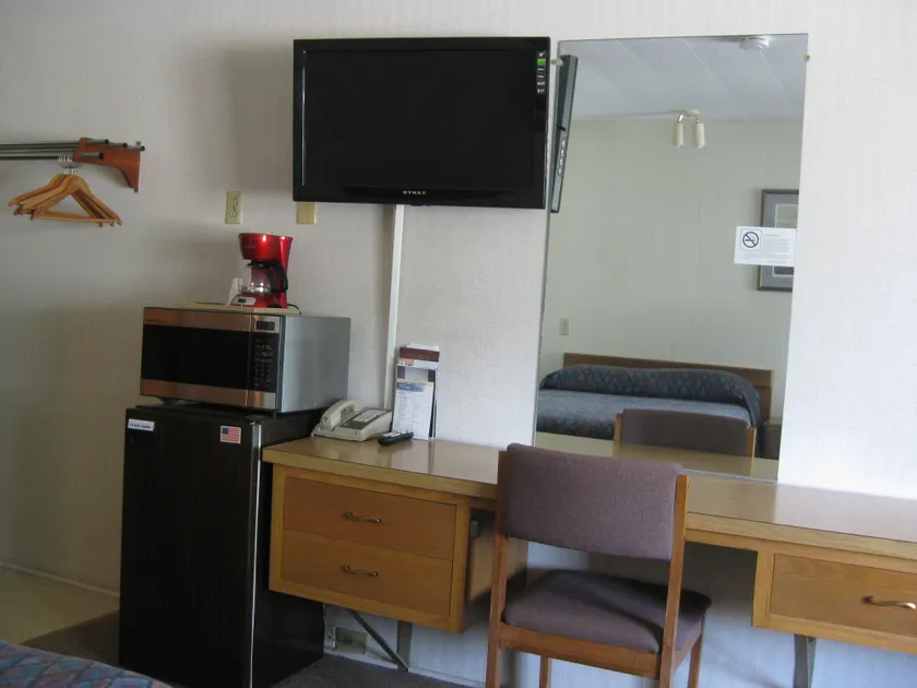 Inn Town Motel - Image 1