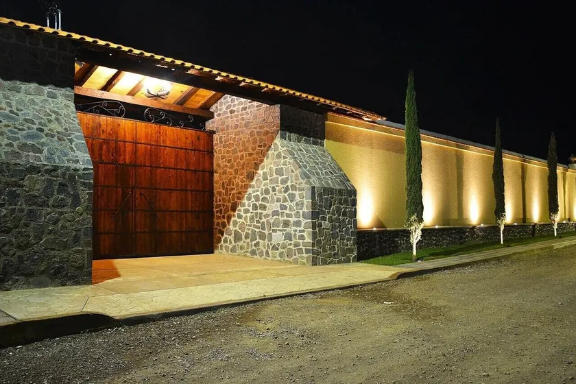 La Casona Pirámides - Image 1