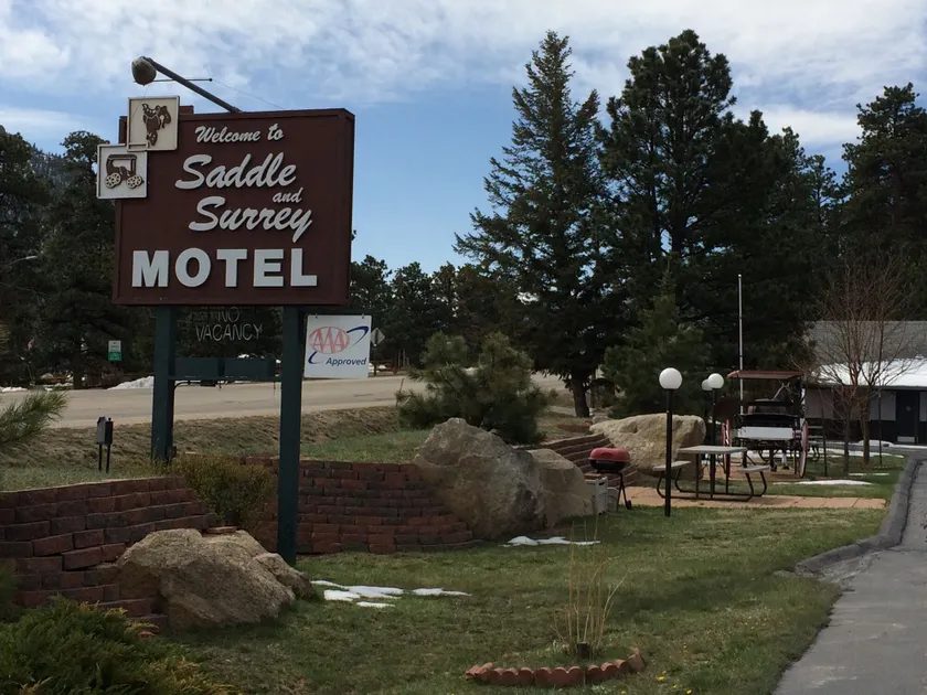 Saddle & Surrey Motel - Image 1