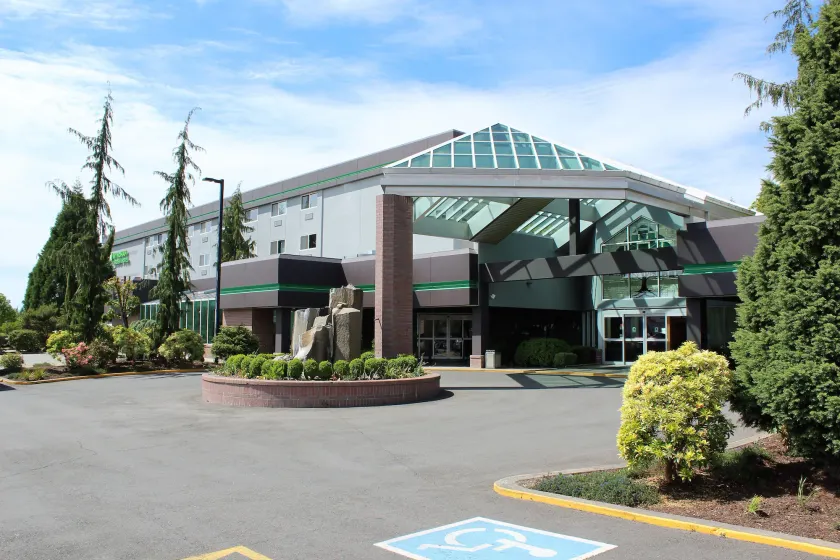 Medallion Inn and Suites - Image 1