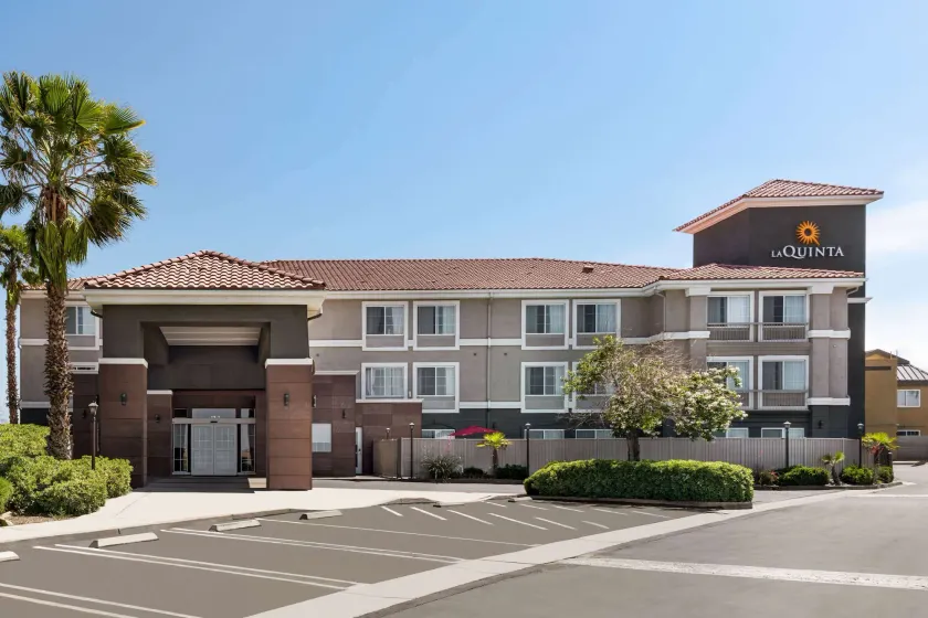 La Quinta by Wyndham Hesperia Victorville - Image 1