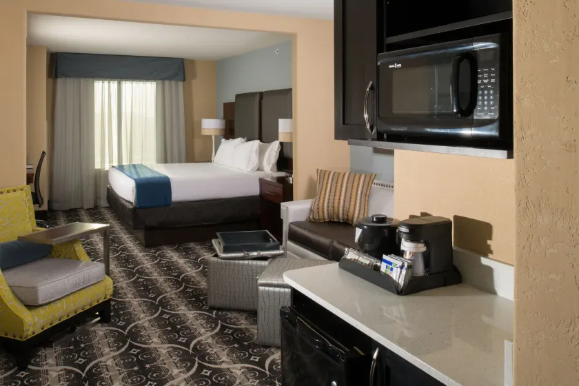 Holiday Inn Express & Suites Kansas City Airport by IHG - Zimmer