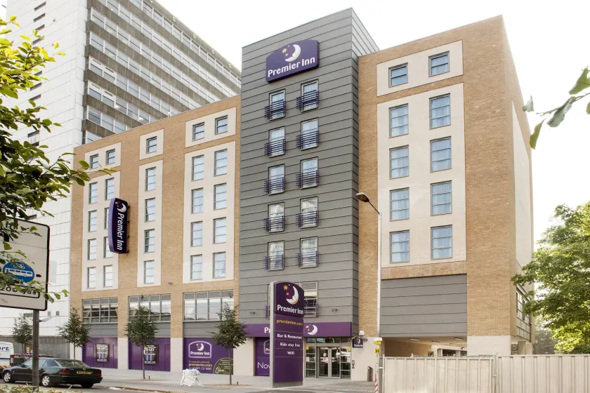 Premier Inn London Croydon Town Centre - Image 1