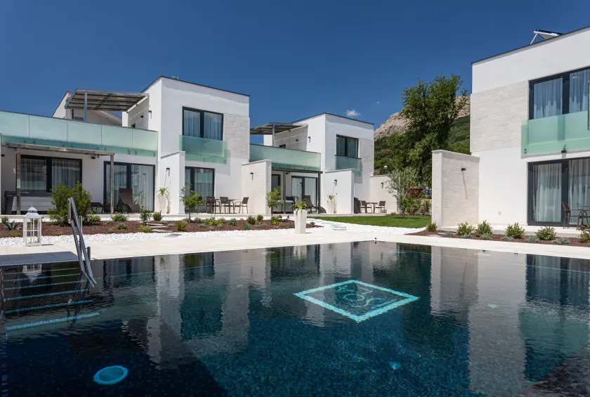 Hotel & Resort ISOLA - Image 1