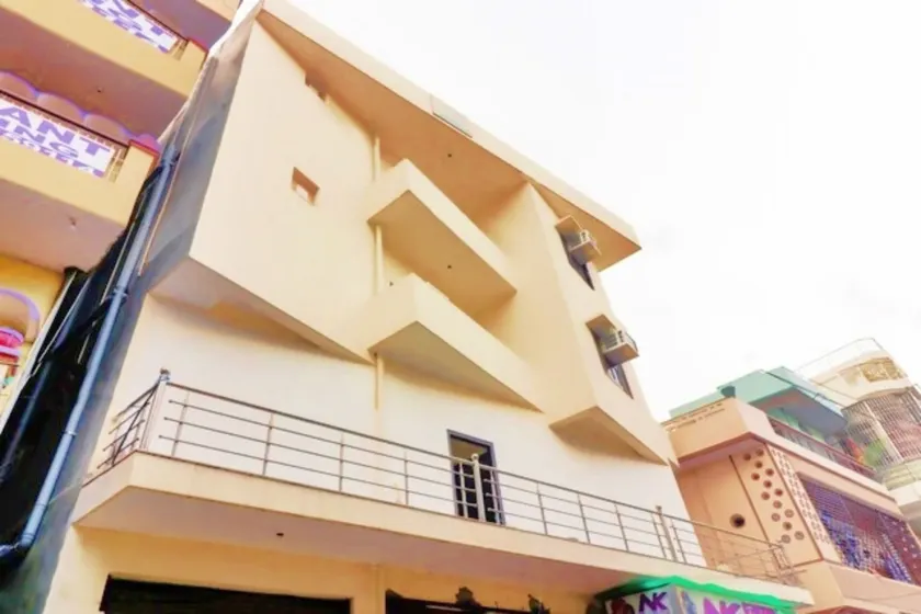 Hotel Station View Mughalsarai by ShriGo Hotels - Image 1