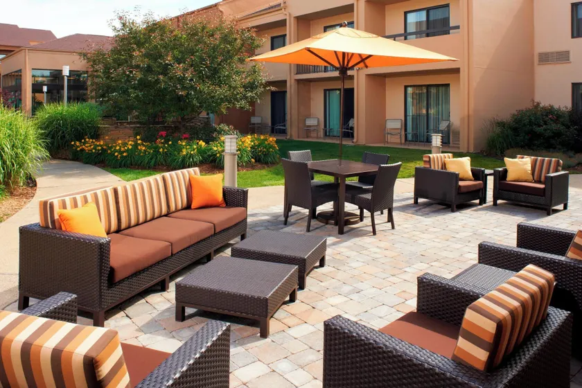 Courtyard by Marriott Rockford - Image 1