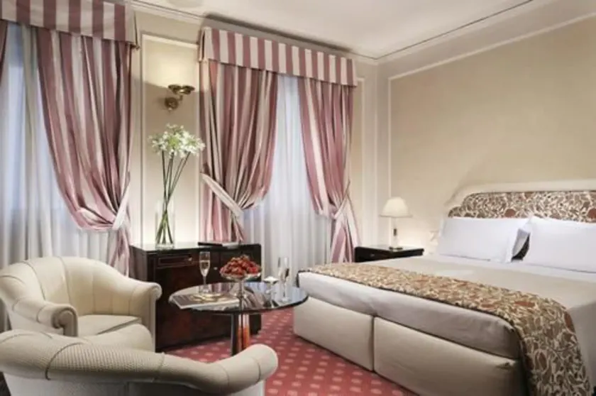 Hotel De La Ville - Image 1
