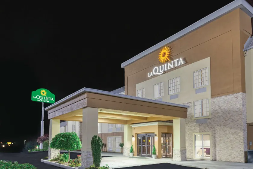 La Quinta by Wyndham Knoxville North I-75 - Image 1