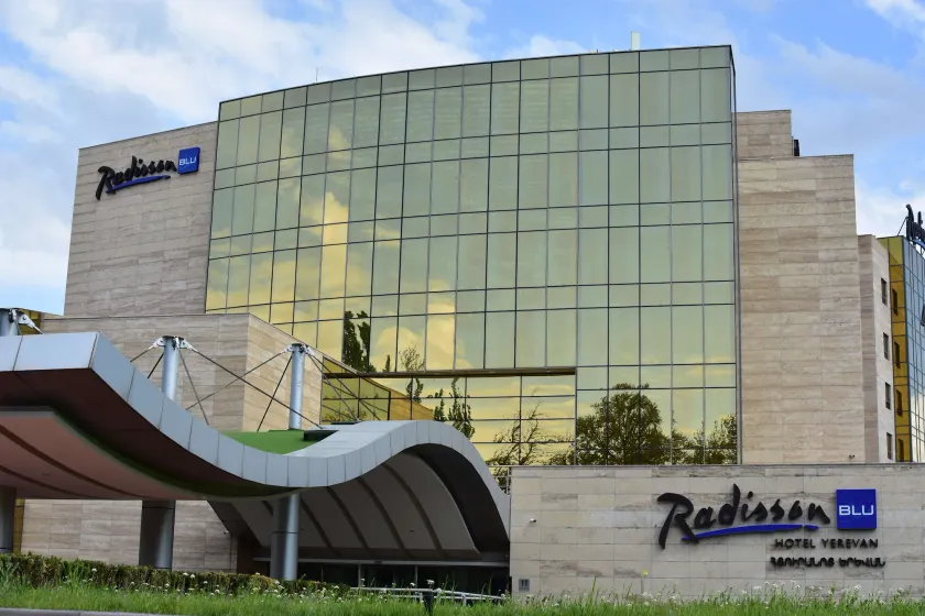 Radisson BLU Hotel Yerevan - Image 1
