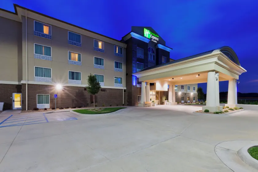 Holiday Inn Express Hotel & Suites Salina by IHG - Image 1