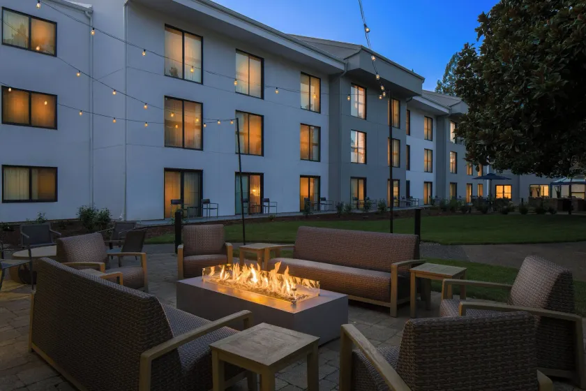 Courtyard by Marriott Portland Beaverton - Image 1