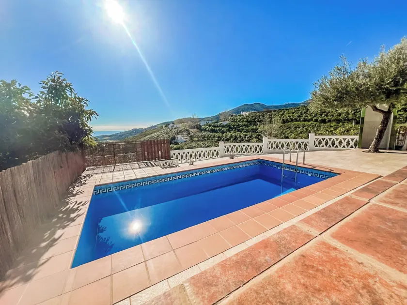 Villa avec terrasse, piscine privée et barbecue | Vue mer - Image 1
