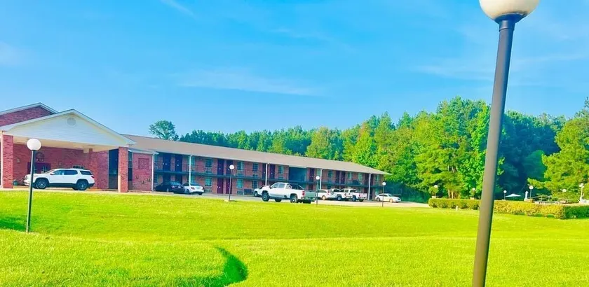 Ashley inn - Image 1