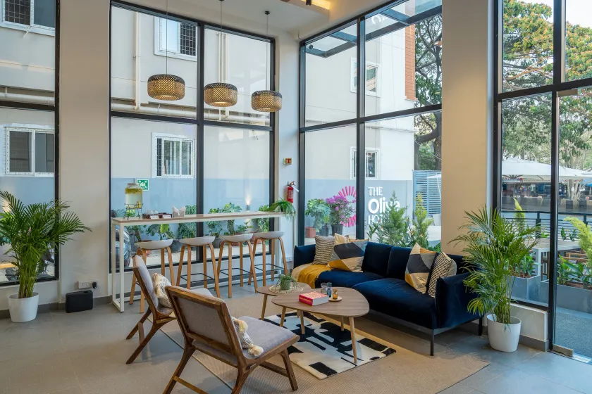 Olive Hotel Brookefield by Embassy Group - Siddeområde i lobbyen