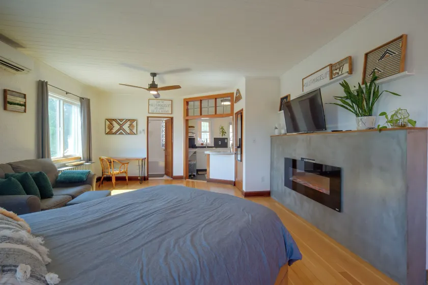 Charming Couple's Gem in Duluth w/ Enclosed Porch - Image 1