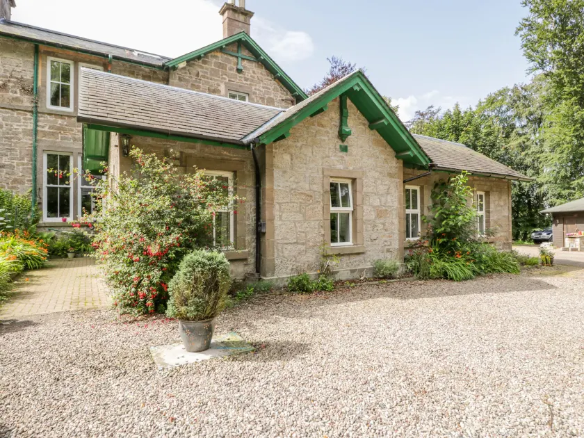 Courtyard Cottage - Image 1