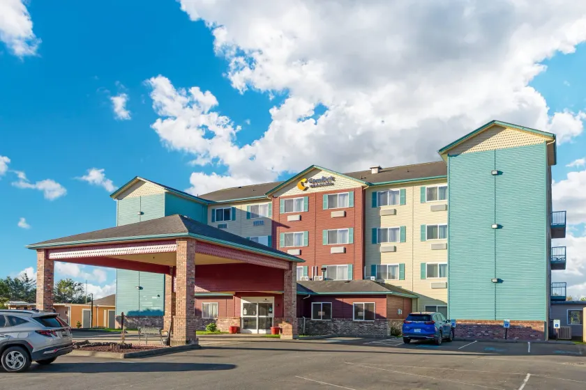 Comfort Inn & Suites Ocean Shores - Image 1