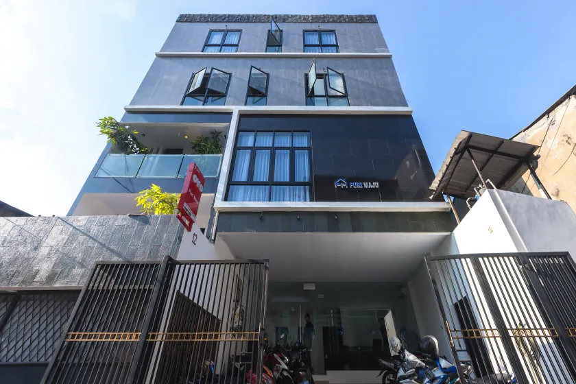 Puri Maju Hotel - Image 1