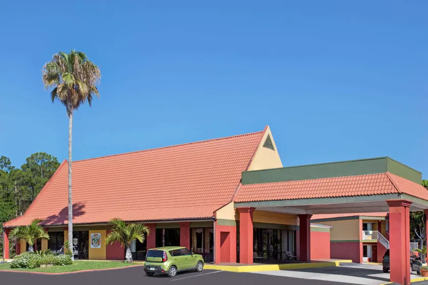 Days Inn by Wyndham Cocoa Cruiseport West At I-95/524 - Image 1