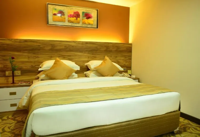 Pearl City Hotel - Image 1