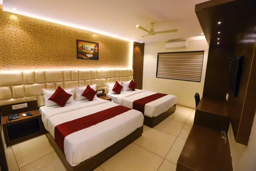 Hotel Hindustan Residency - Image 1