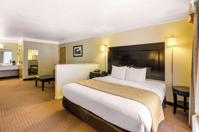 Quality Inn & Suites Gallup I-40 Exit 20 - Image 1