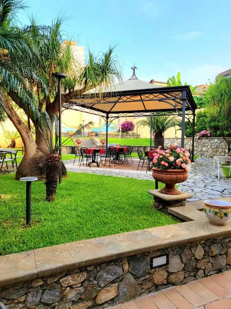 Hotel Garibaldi - Image 1