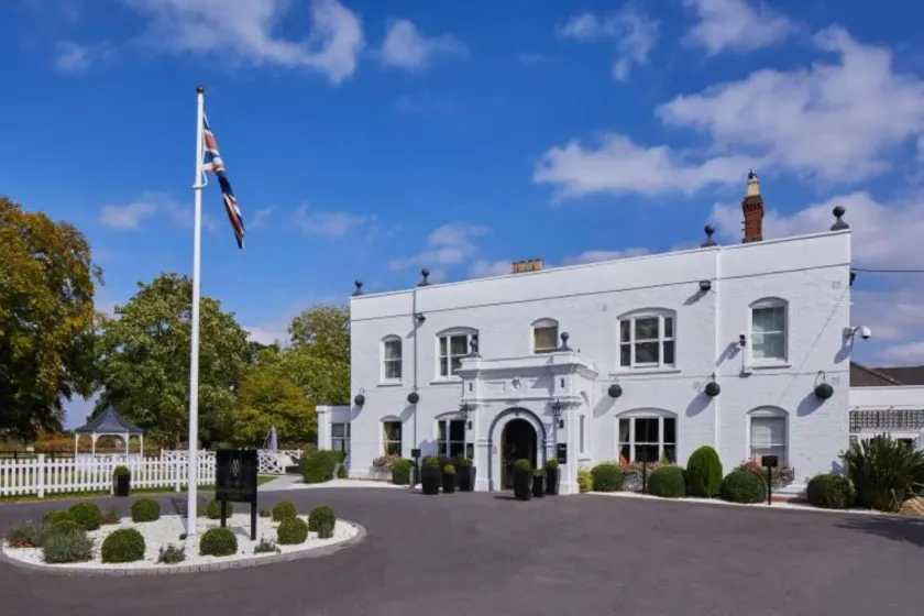 WorldHotels Distinctive Woughton House Hotel - Image 1