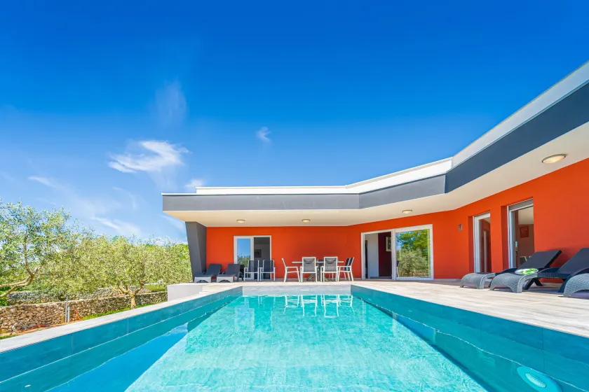 Modern Villa With Pool and Terrace - Image 1