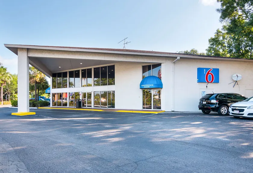 Motel 6-Tampa, FL - Fairgrounds - Image 1