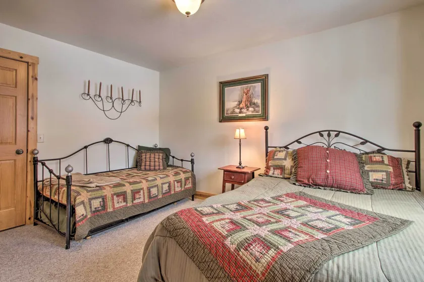Exceptional Home w/ Deck ~ 3 Miles to Sand Valley - Innenbereich