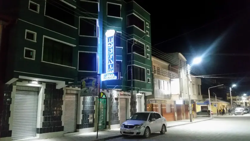 Hotel de Sal Reina del Salar only cash - Image 1