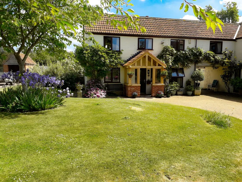 Berrys Place Farm Cottage - Image 1