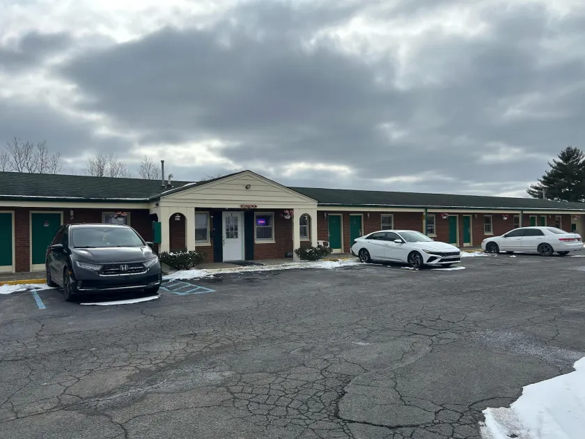Hillcrest Motel By OYO Aurora IN Near Lawrenceburg - Image 1