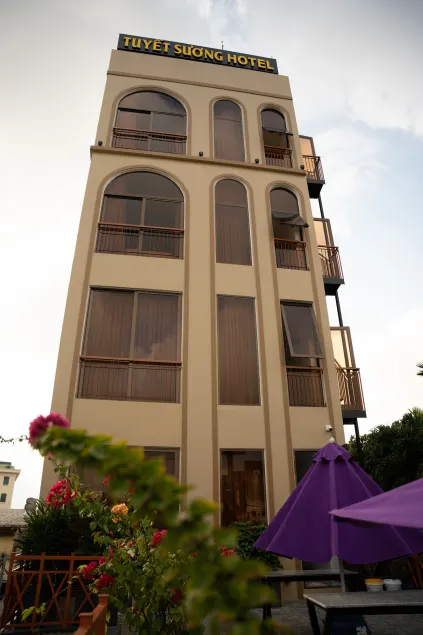Tuyet Suong Hotel - Image 1